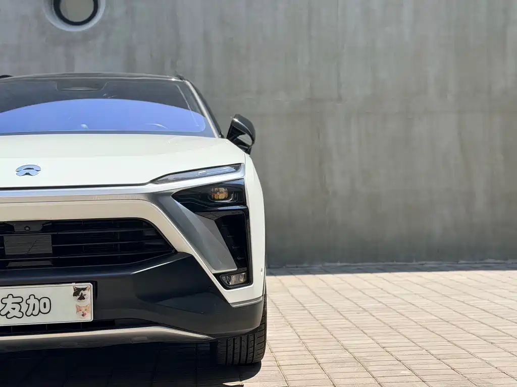 NIO ES8 2020 415KM мест
