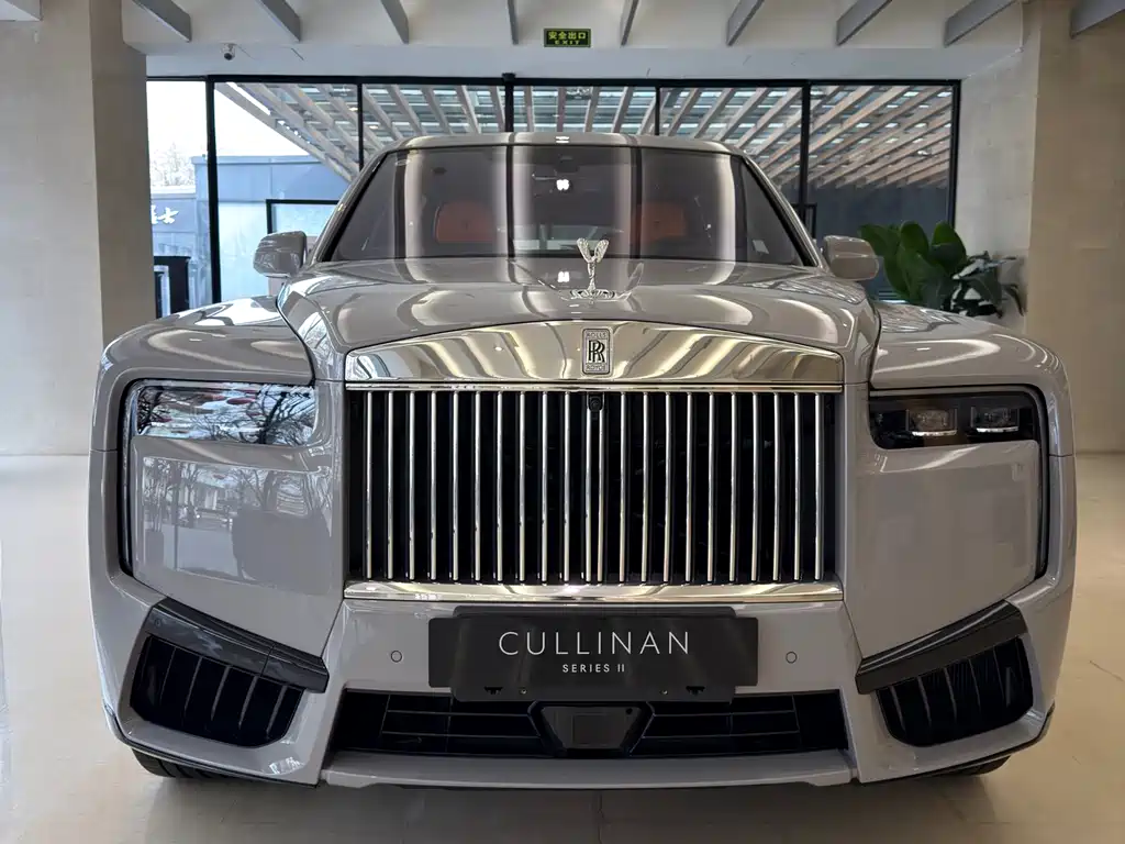Rolls-Royce Cullinan 2026 мест