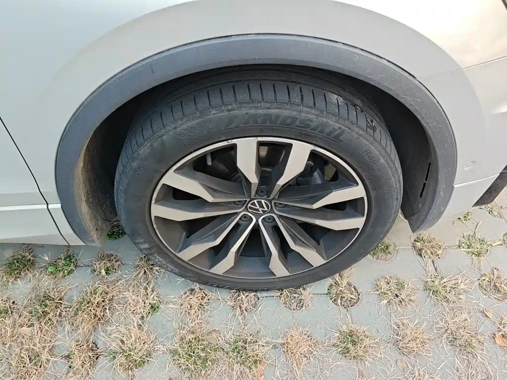 Volkswagen Tiguan L — миниатюра 8