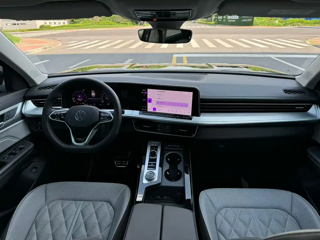 Volkswagen Tavendor 2024 380TSI R-Line