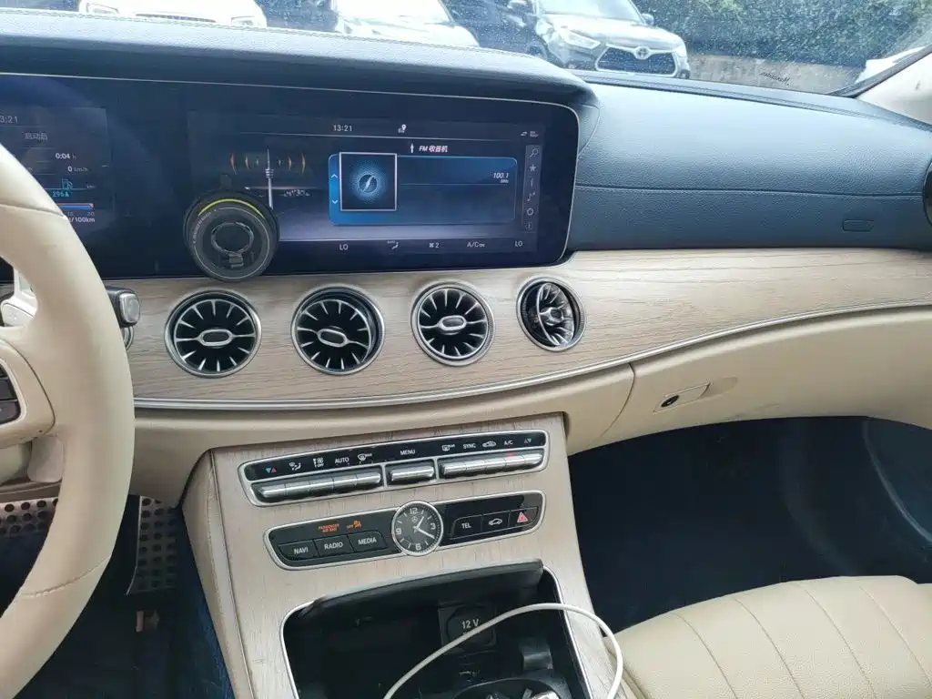 Mercedes-Benz E-Class (Import) — миниатюра 6