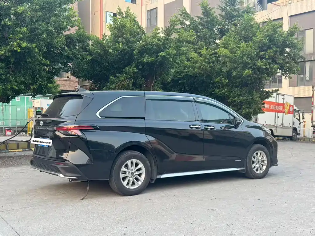 Toyota Granvia — миниатюра 8