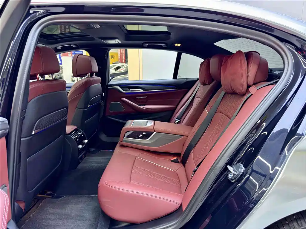 BMW 5 Series — миниатюра 7