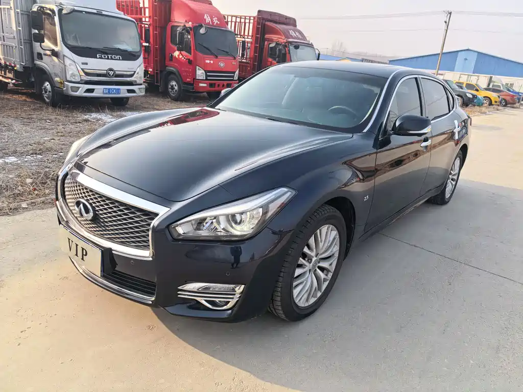 INFINITI Q70