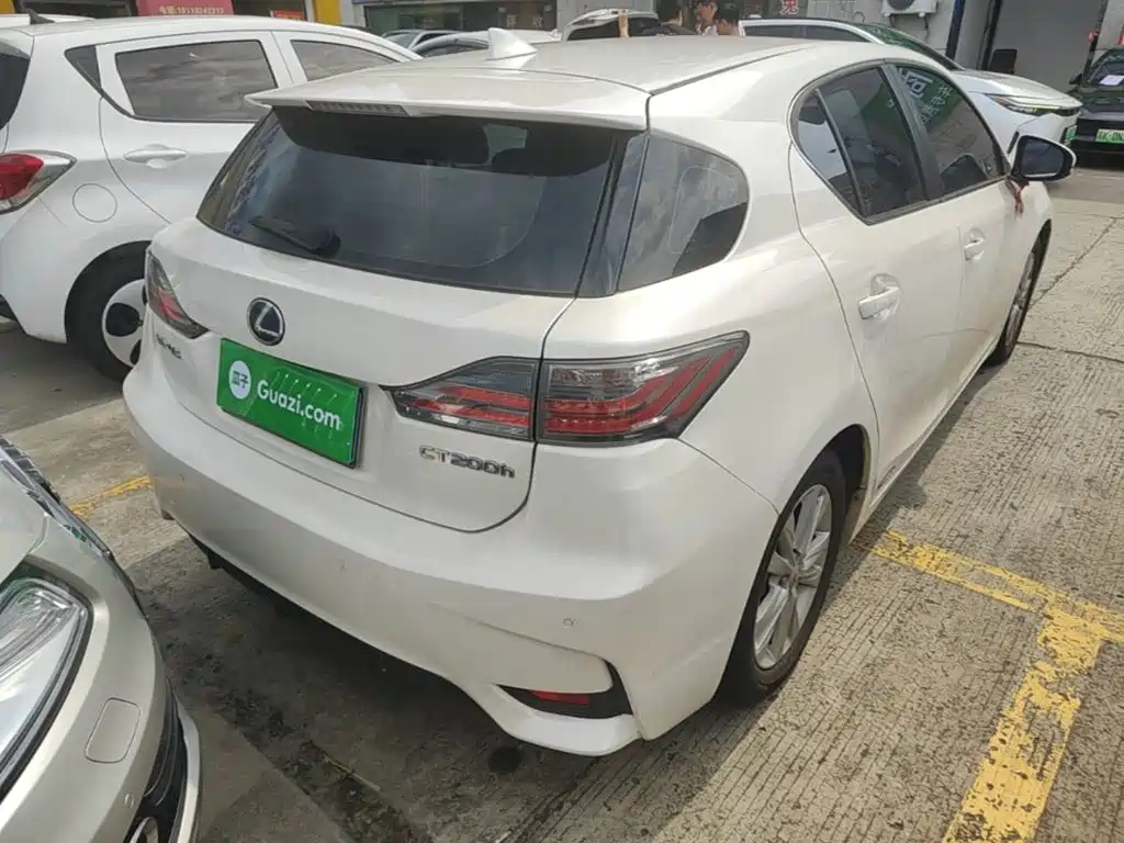 Lexus CT — миниатюра 7