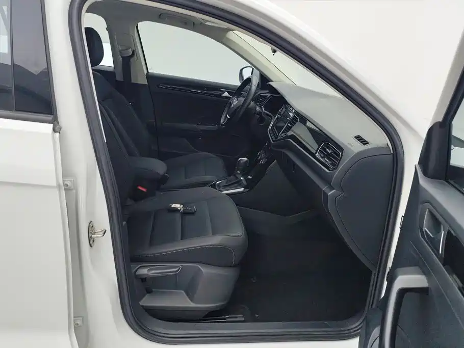 Volkswagen T-Roc — миниатюра 8
