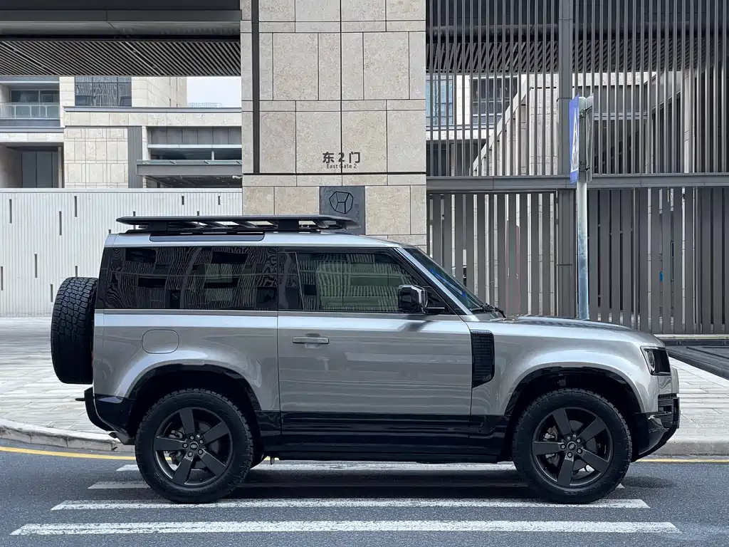 Land Rover Defender — миниатюра 6