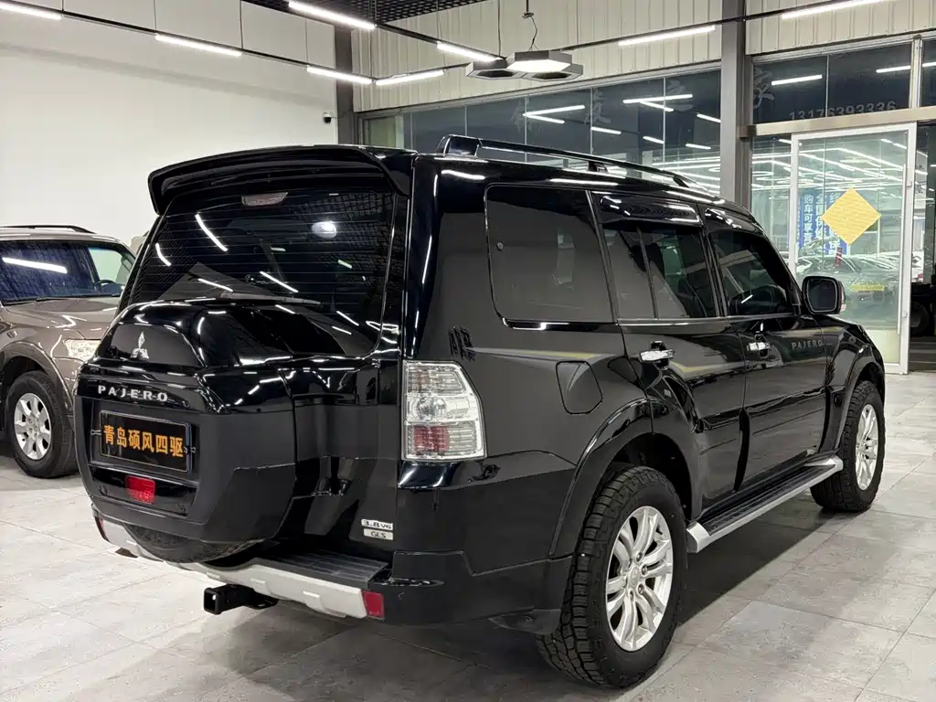 Mitsubishi Pajero (Import) — миниатюра 5