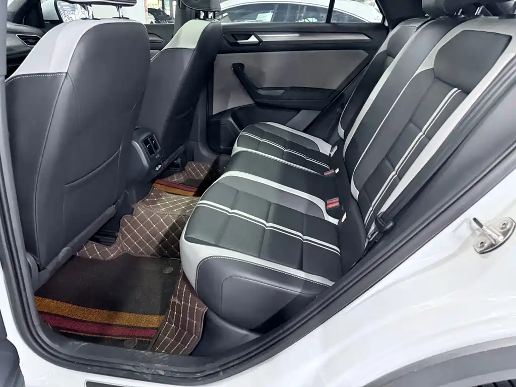 Volkswagen T-Roc — миниатюра 11