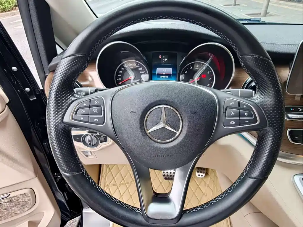 Mercedes-Benz V-Class — миниатюра 25