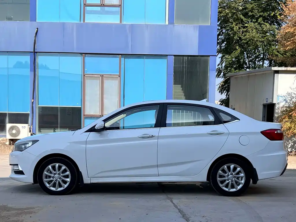 Changan V7 — миниатюра 7