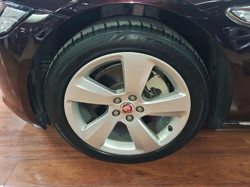 Jaguar XFL — миниатюра 23
