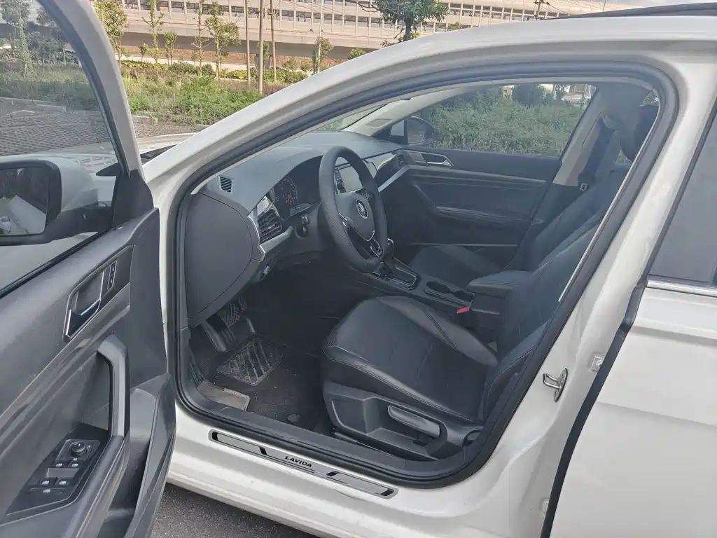 Volkswagen Lavida — миниатюра 4