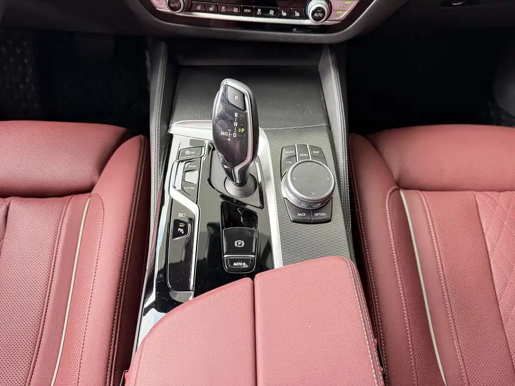 BMW 5 Series New Energy — миниатюра 12