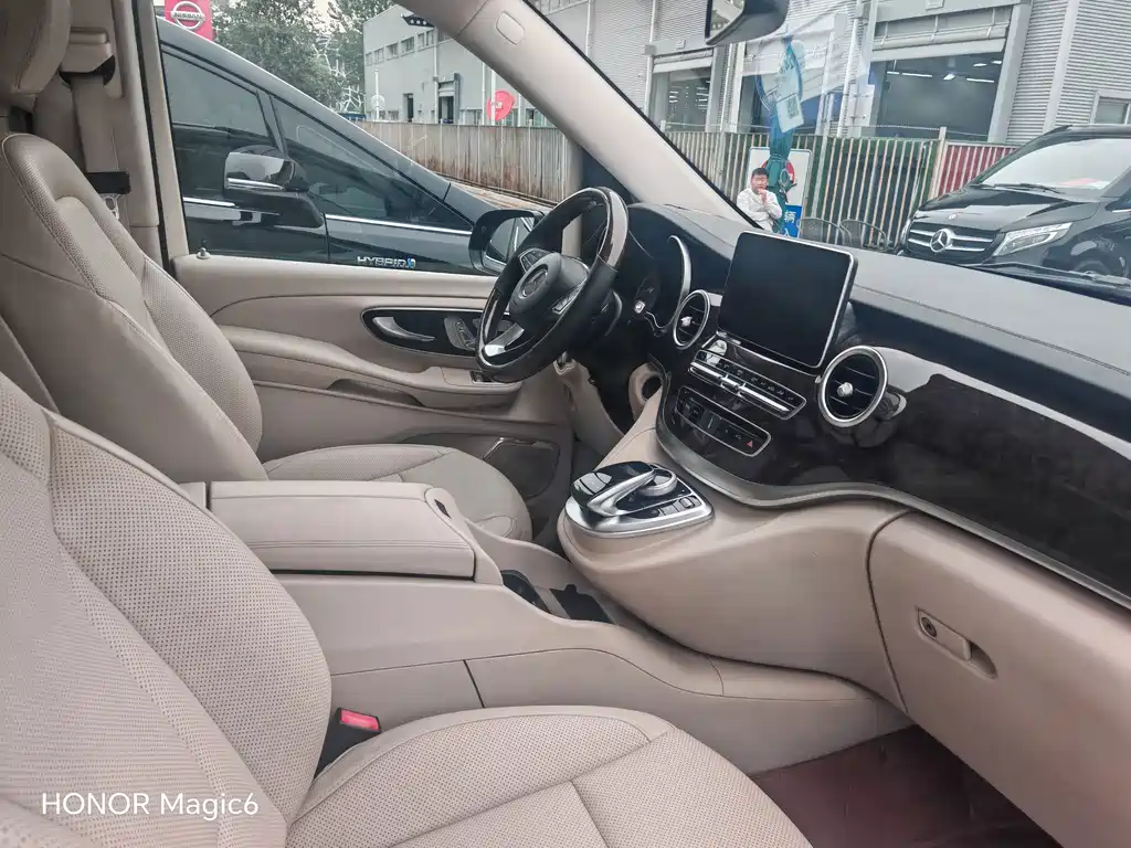 Mercedes-Benz V-Class — миниатюра 7