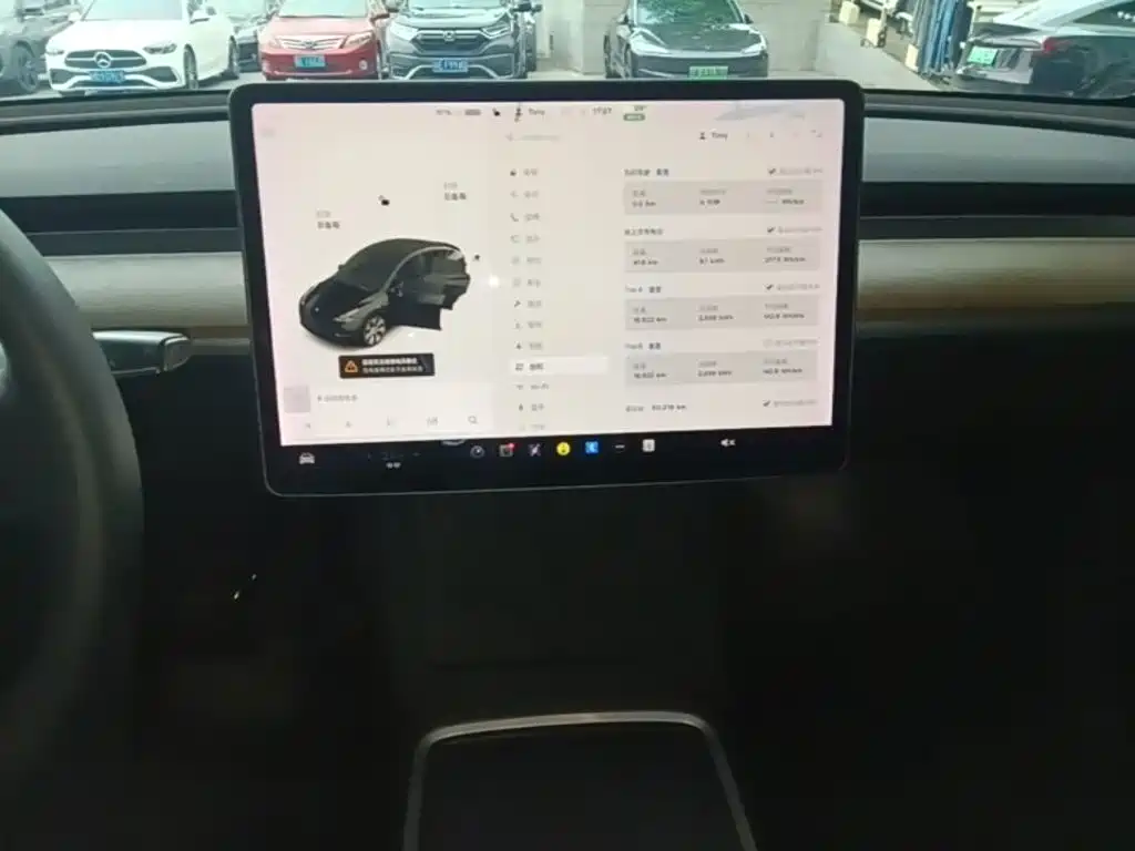 Tesla Model Y — миниатюра 13