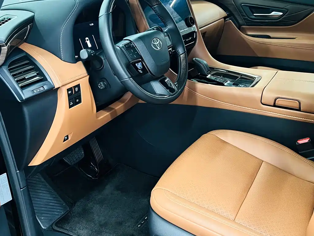 Toyota Alphard — миниатюра 9