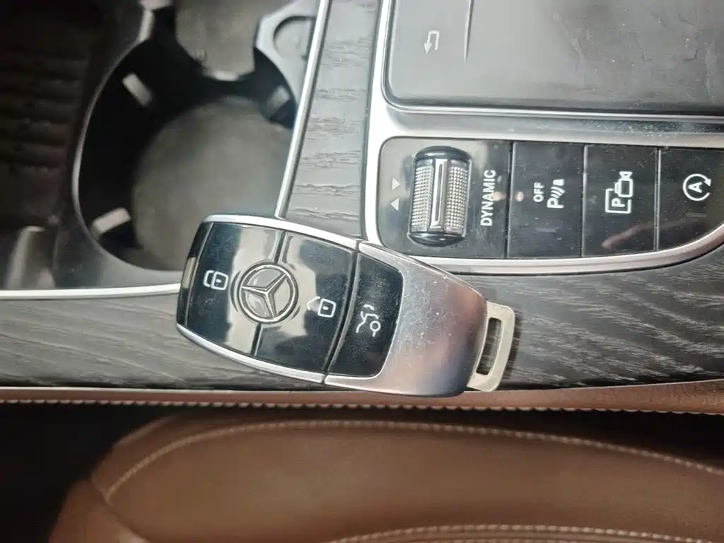 Mercedes-Benz E-Class — миниатюра 9