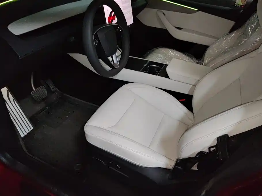 Tesla Model Y — миниатюра 9
