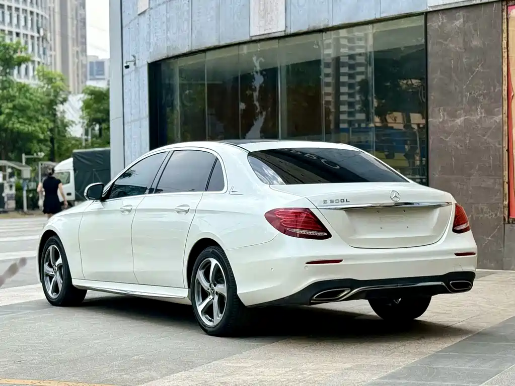 Mercedes-Benz E-Class — миниатюра 4