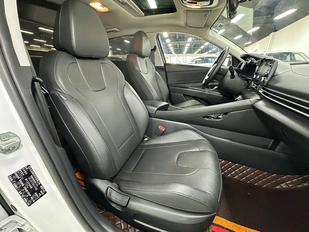 Hyundai Elantra — миниатюра 17