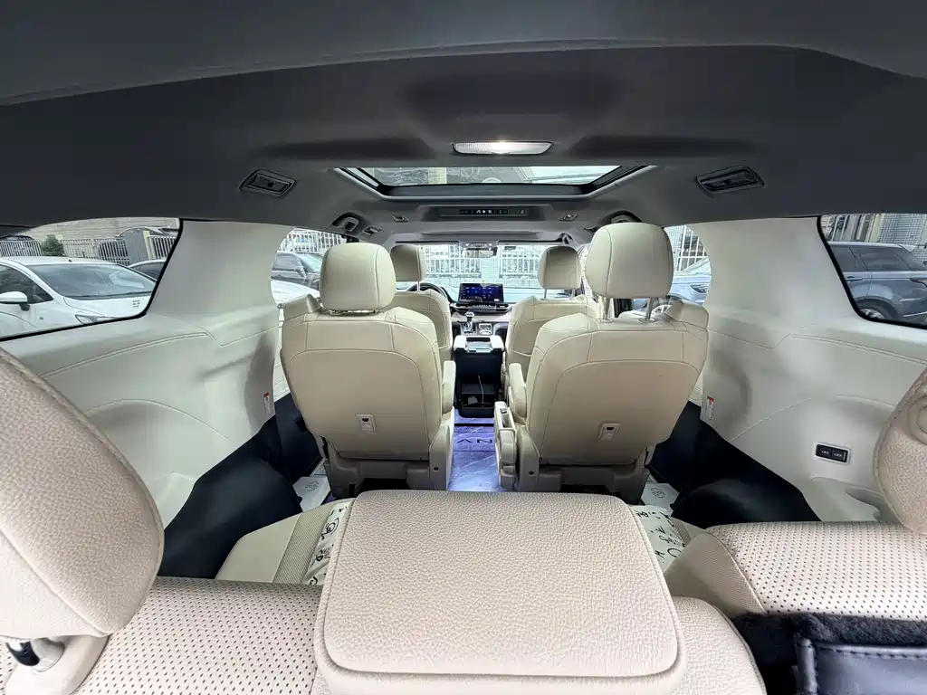 Toyota Granvia — миниатюра 13