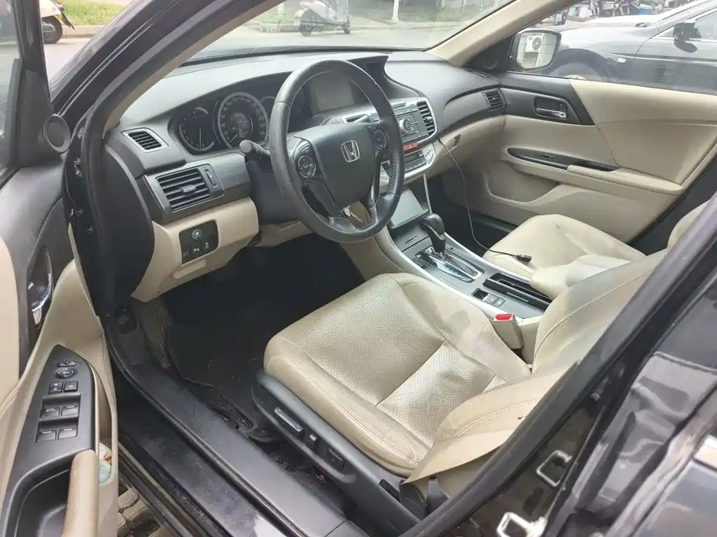 Honda Accord — миниатюра 18