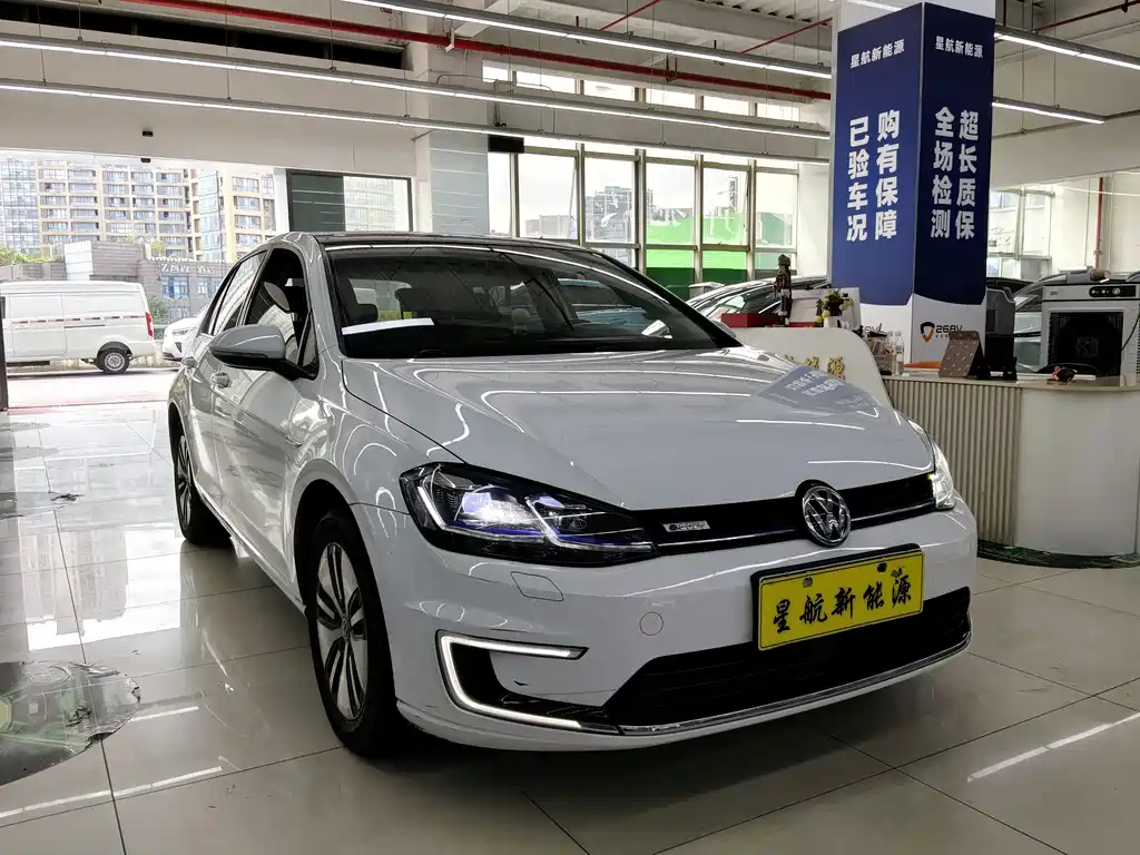 Volkswagen Golf EV — миниатюра 3