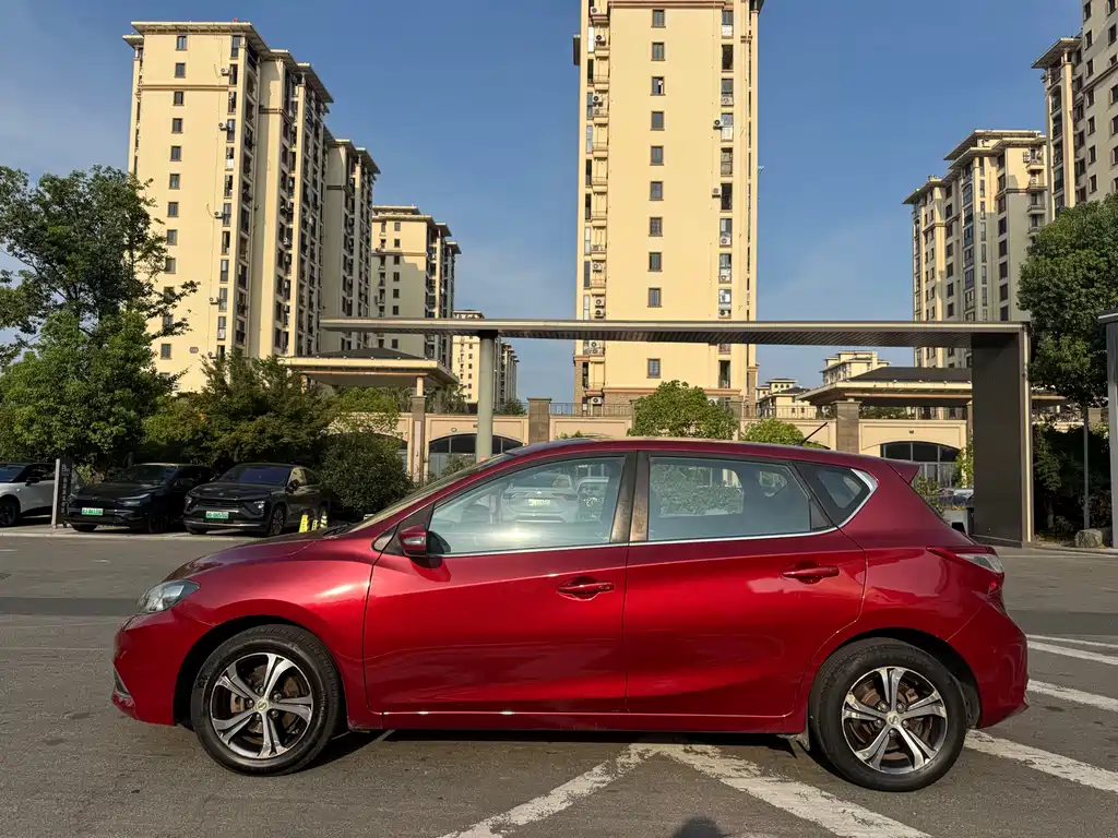 Nissan Tiida — миниатюра 14