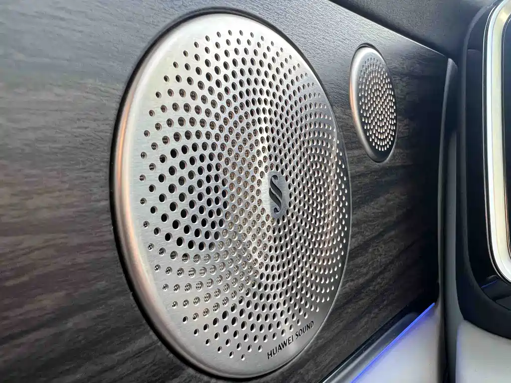 AITO ASK THE WORLD M9