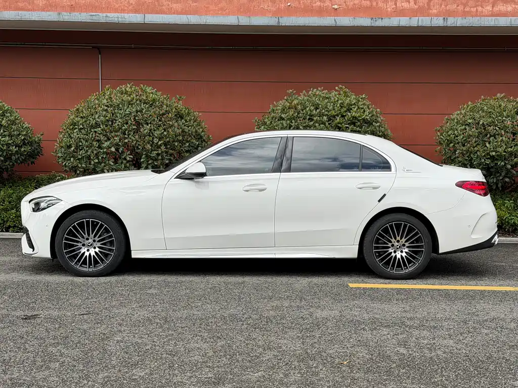 Mercedes-Benz C-Class — миниатюра 12