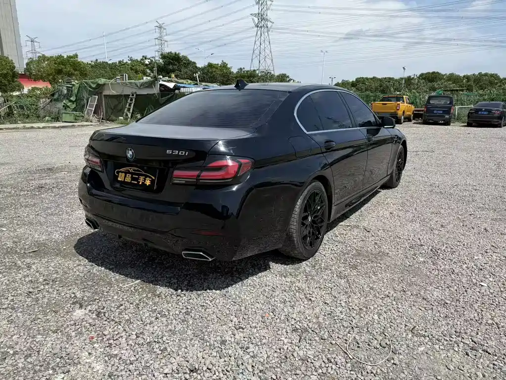 BMW 5 Series — миниатюра 9
