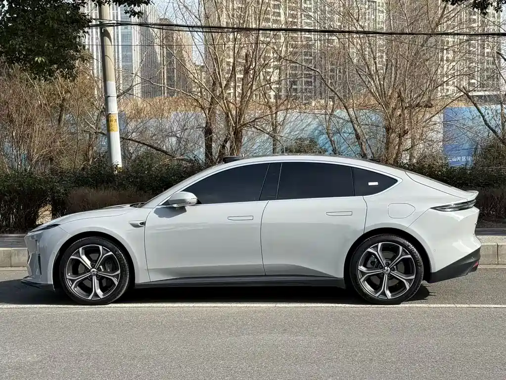 NIO NIO ET5
