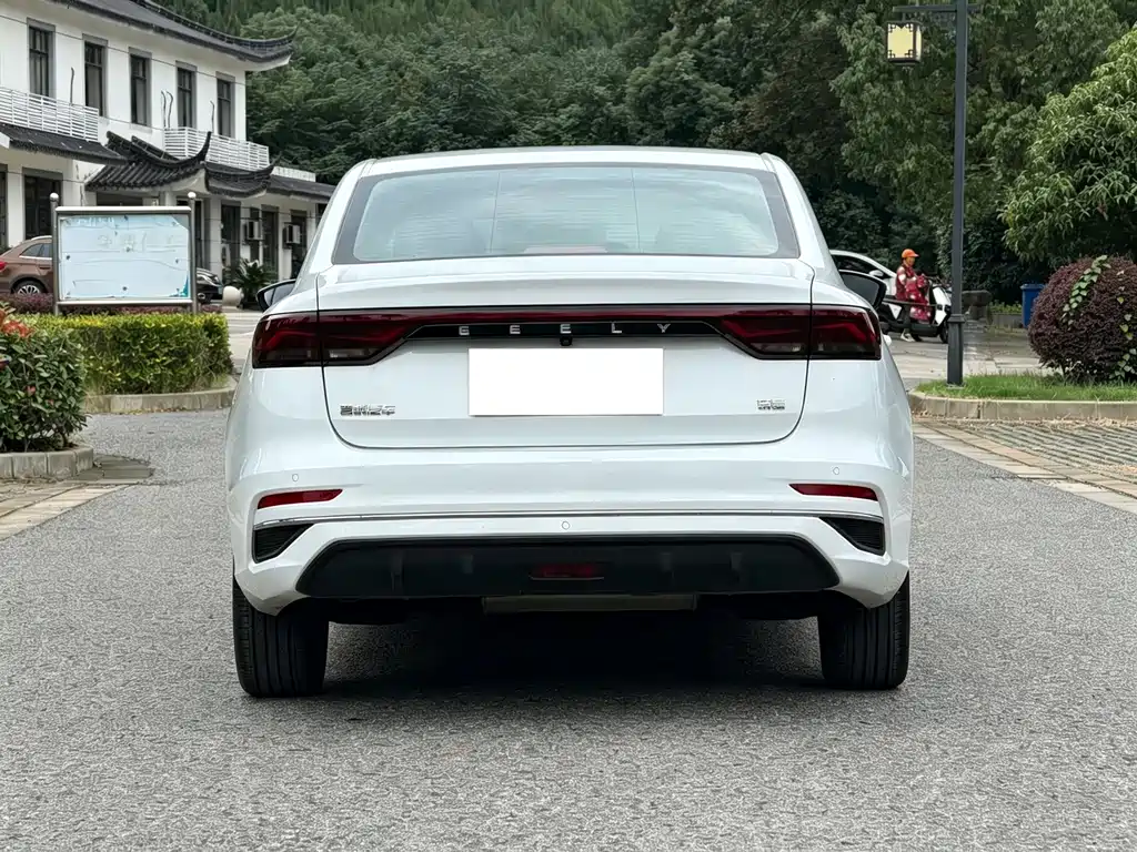 Geely Emgrand — миниатюра 4