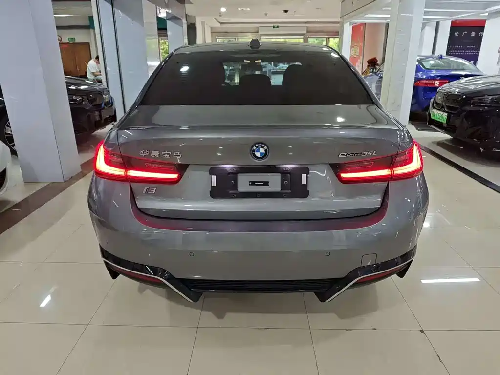 BMW i3 2024 eDrive 35 L
