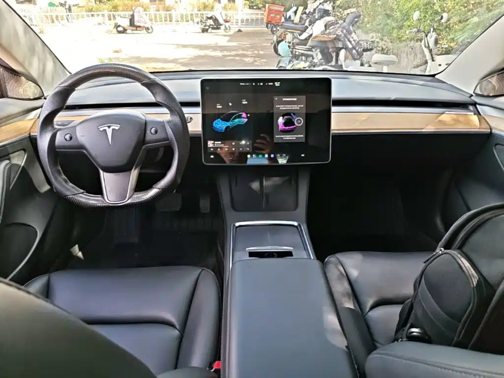 Tesla Model 3 — миниатюра 10