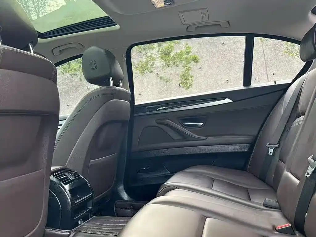 BMW 5 Series — миниатюра 5