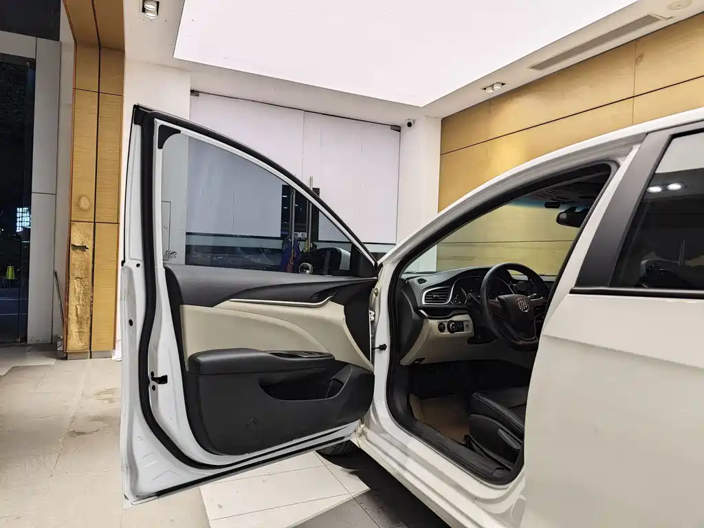 Buick Excelle — миниатюра 9