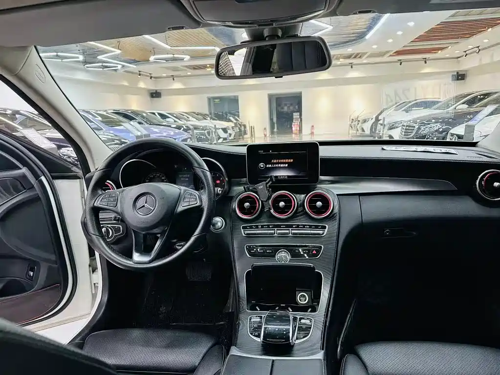 Mercedes-Benz C-Class — миниатюра 4