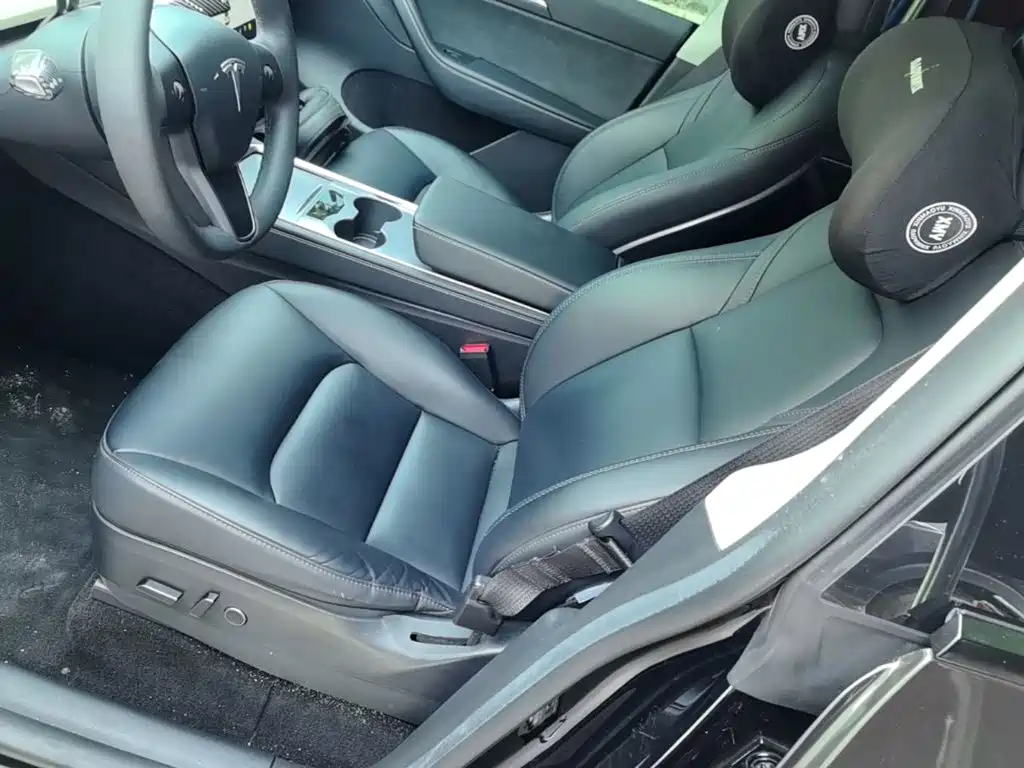 Tesla Model Y — миниатюра 15