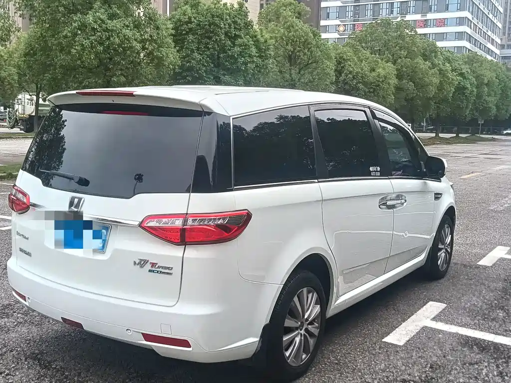 Luxgen Big 7 MPV — миниатюра 6