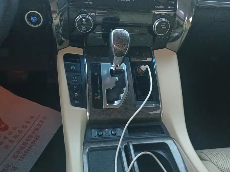Toyota Alphard — миниатюра 16