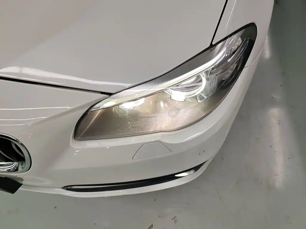 BMW 5 Series — миниатюра 24