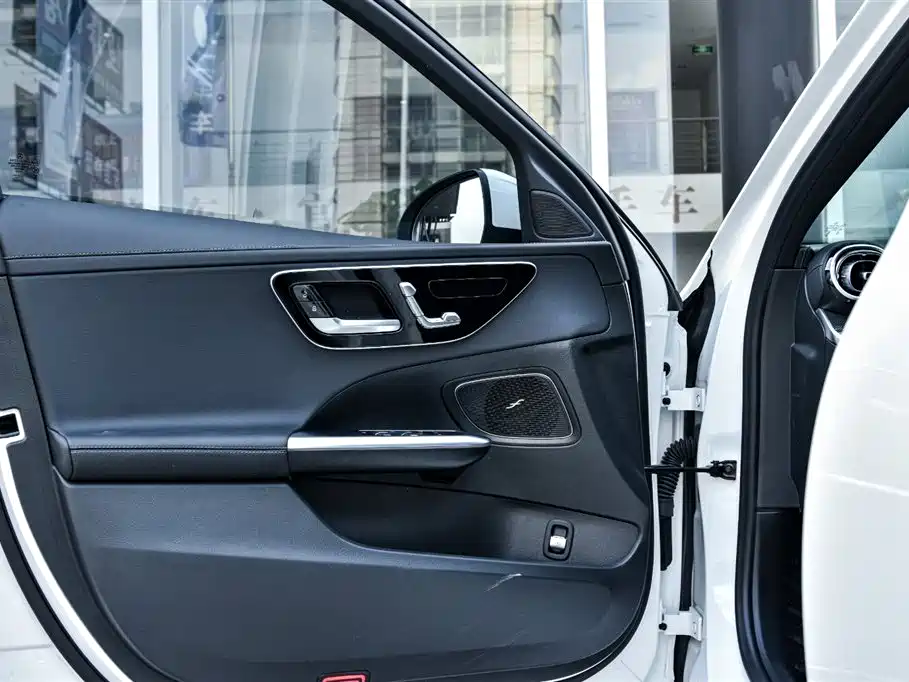 Mercedes-Benz C-Class — миниатюра 18