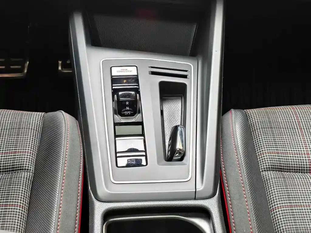 Volkswagen Golf GTI — миниатюра 7