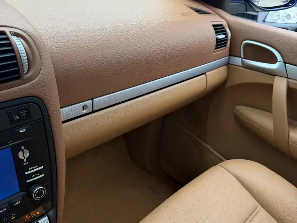 Porsche Cayenne — миниатюра 23