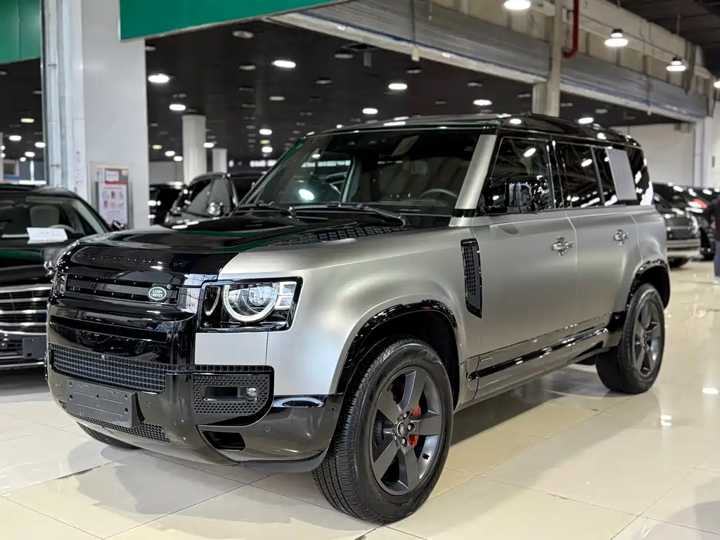 Land Rover Defender 2024