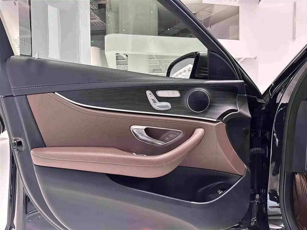 Mercedes-Benz E-Class — миниатюра 10