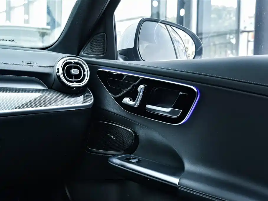 Mercedes-Benz C-Class — миниатюра 12