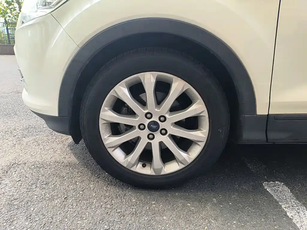 Ford Kuga — миниатюра 23